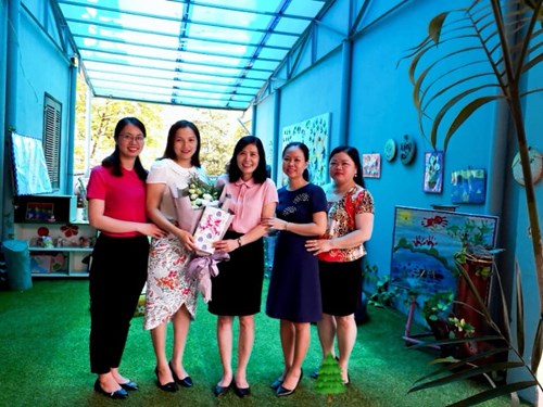 Trong tháng 05/2019  Công đoàn Trường mầm non Long Biên đã tặng hoa và quà sinh nhật cho 04 đồng chí.  